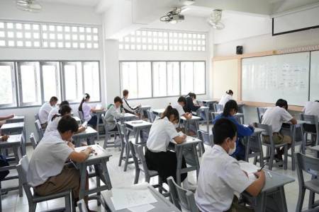 สอบคัดเลือกนักเรียนห้องเรียนทั่วไป ชั้น ม.4   วันอาทิตย์ที่ 6 ธันวาคม 2568 โรงเรียนจักรคำคณาทร จังหวัดลำพูน ดำเนินการสอบคัดเลือกนักเรียนห้องเรียนทั่วไป เข้าศึกษาต่อในระดับชั้นมัธยมศึกษาปีที่ 4 ประจำปีการศึกษา 2568