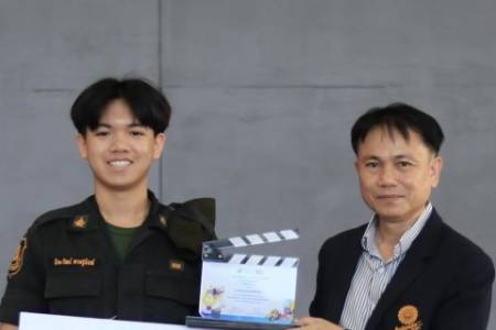 โรงเรียนจักรคำคณาทร จังหวัดลำพูน ขอแสดงความยินดีกับ CKK Junior Studio ในการประกวดสื่อสร้างสรรค์ค่ายเยาวชนไทยรู้เท่าทันสื่อ Digicamp ของกองทุนพัฒนาสื่อปลอดภัยและสร้างสรรค์ ผลงานระดับประเทศ จากจำนวนทีมผู้เข้าร่วมแข่งขัน 265 ทีม โดยทีม Ckk Junior Studio