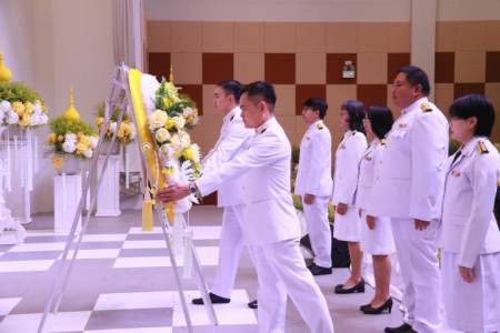 พิธีวางพวงมาลาถวายสักการะเนื่องในวันที่ระลึกพระบาทสมเด็จพระปกเกล้าเจ้าอยู่หัว 