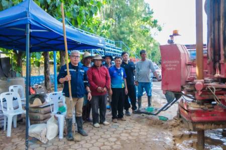 ขอบพระคุณ อบจ.ลำพูน ที่สนับสนุนรถและบุคลากรในการขุดเจาะน้ำบาดาล   โรงเรียนจักรคำคณาทร จังหวัดลำพูน ขอขอบพระคุณองค์การบริหารส่วนจังหวัดลำพูน ภายใต้การนำของนายวีระเดช ภู่พิสิฐ นายกองค์การบริหารส่วนจังหวัดลำพูน ที่ได้ให้การอนุเคราะห์สนับสนุนรถขุดเจาะบาดาล