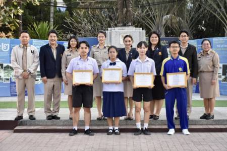 โรงเรียนจักรคำคณาทร จังหวัดลำพูน ขอแสดงความยินดีดับนักเรียนที่ได้สอบชิงทุนตามโครงการเพชรล้านนา ประจำปี 2568 โดยพระภาวนารัตนญาณวิ. (ครูบาอริยชาติ อริยจิตโต) ร่วมกับเทศบาลนครเชียงราย และมหาวิทยาลัยราชภัฏเชียงราย ดำเนินการคัดเลือกนักเรียน/เยาวชน