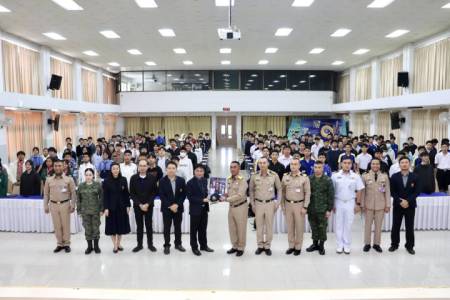 โรงเรียนจักรคำคณาทร จังหวัดลำพูน  จัดกิจกรรมแนะแนวการศึกษาต่อของกองทัพเรือ  วันพุธ ที่14 มกราคม 2569       นายธำรงค์ หน่อเรือง ผู้อำนวยการโรงเรียนจักรคําคณาทร จังหวัดลำพูน พร้อมด้วยคณะครูแนะแนว ให้การต้อนรับคณะการแนะแนวการศึกษาต่อของกองทัพเรือ