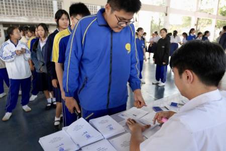 โรงเรียนจักรคำคณาทรจังหวัดลำพูน จัดกิจกรรมเลือกตั้งล่วงหน้า ในการเลือกตั้งพรรค และประธานคณะสี ประจำปีการศึกษา 2569  วันที่ 3 กุมภาพันธ์ 2569 โรงเรียนจักรคำคณาทร จังหวัดลำพูน นำโดยคณะกรรมการสภานักเรียน โรงเรียนจักรคำคณาทร จังหวัดลำพูน 