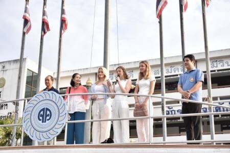 โรงเรียนจักรคำคณาทร จังหวัดลำพูน       ยินดีต้อนรับ Miss Kornelia Hart, Miss Camillia Kcohn Hansen and Miss Taran Socyland Roaldseth บุตรสาว ของ Mrs. Julia Hart อดีตนักเรียนแลกเปลี่ยนวัฒนธรรมเอเอฟเอส จากประเทศนอร์เวย์ ซึ่งศึกษาและแลกเปลี่ยนวัฒนธรรม