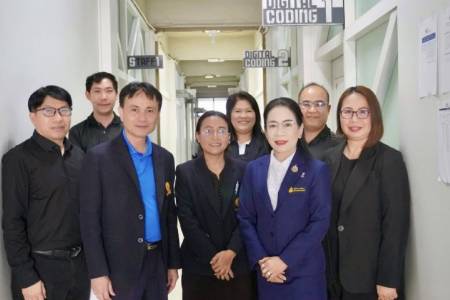 สพม.ลำปาง ลำพูน ลงพื้นที่ตรวจเยี่ยมและติดตามการดำเนินการจัดสอบทางการศึกษาระดับชาติขั้นพื้นฐาน (O-NET) ประจำปี￼การศึกษา 2568 สำหรับนักเรียนชั้นมัธยมศึกษาปีที่ 6 โรงเรียนจักรคำคณาทร จังหวัดลำพูน  วันที่ 28 กุมภาพันธ์ 2569 ดร.ละออ วันจิ๋ว ผู้อำนวยการสำนักงาน