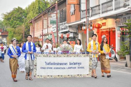 โรงเรียนจักรคำคณาทร จังหวัดลำพูน ร่วมสืบสานตำนานสองเจดีย์ธาตุ องค์พระธาตุเจ้าหริภุญชัยและเจดีย์ปทุมวดี ณ วัดพระธาตุหริภุญชัยวรมหาวิหาร วันอังคารที่ 3 มีนาคม 2569 นายธำรงค์ หน่อเรือง ผู้อำนวยการโรงเรียนจักรคำคณาทร  จังหวัดลำพูน พร้อมด้วยคณะผู้บริหาร 