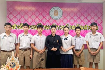 การสัมภาษณ์นักเรียนตามโครงการทุนการศึกษาพระราชทาน ภายใต้ “มูลนิธิทุนการศึกษาพระราชทาน สมเด็จพระบรมโอรสาธิราชฯ สยามมกุฎราชกุมาร (ม.ท.ศ.)” รุ่นที่ 18 ประจำปี 2569 วันศุกร์ที่ 3 เมษายน พ.ศ. 2569 นายธำรงค์ หน่อเรือง ผู้อำนวยการโรงเรียนจักรคำคณาทร จังหวัดลำพูน