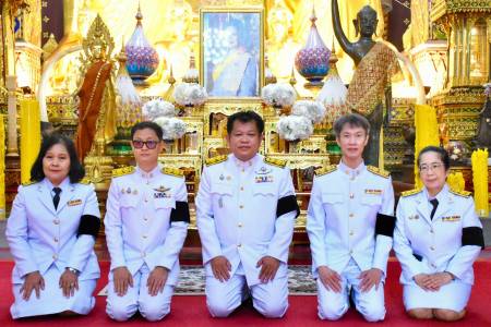 โรงเรียนจักรคำคณาทร จังหวัดลำพูน ร่วมพิธีสวดพระพุทธมนต์และพิธีบำเพ็ญกุศลอุทิศถวาย สมเด็จพระนางเจ้าสิริกิติ์ พระบรมราชินีนาถ พระบรมราชชนนีพันปีหลวง